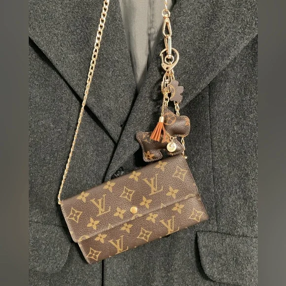 ✅AUTHENTIC TRIFOLD INTERNATIONAL WALLET LOUIS VUITTON - Picture 3 of 13